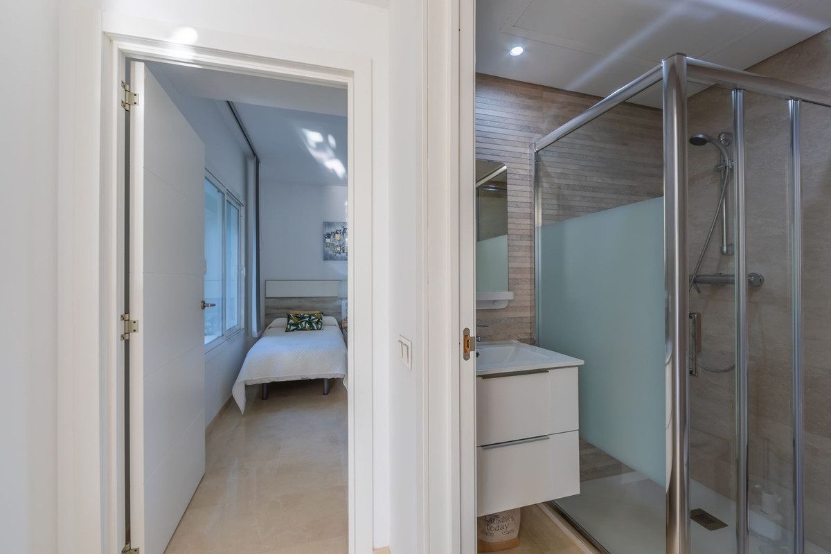 Ground Floor Apartment in Casares, Costa del Sol – 2 beds – 395000 € - photo 28 of 38