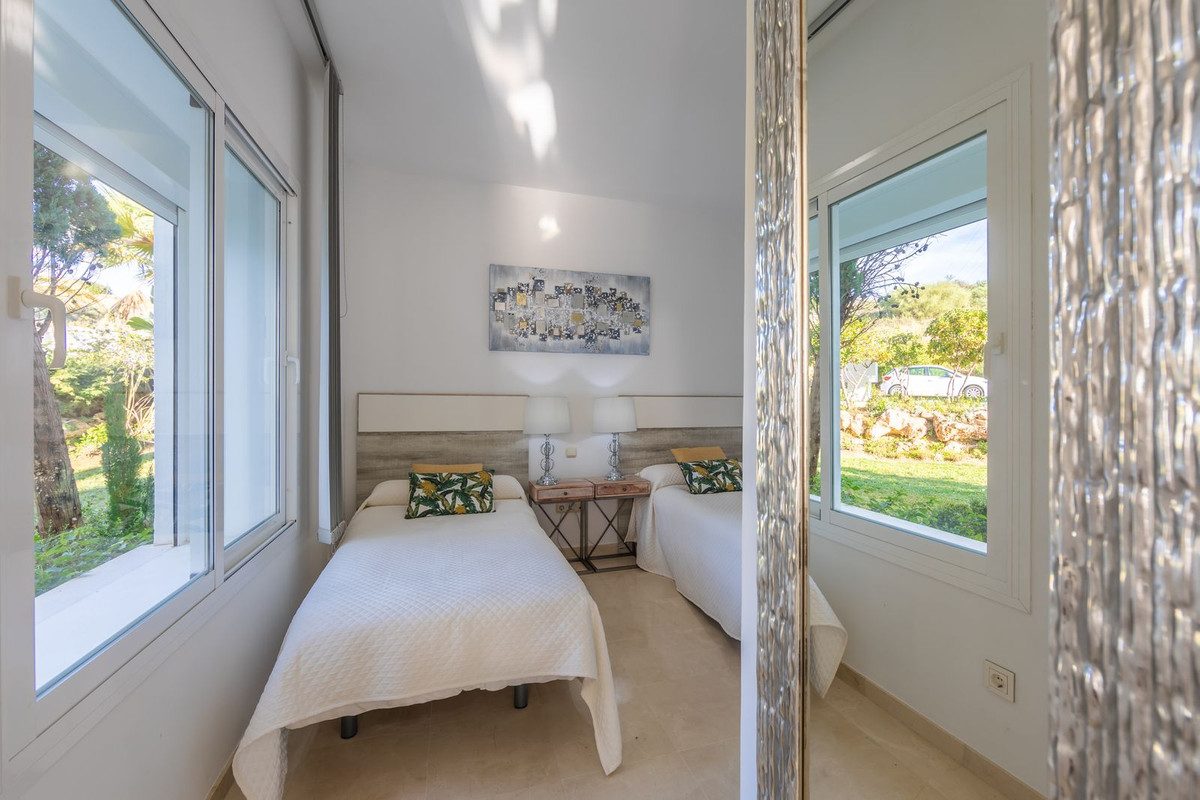 Ground Floor Apartment in Casares, Costa del Sol – 2 beds – 395000 € - photo 29 of 38