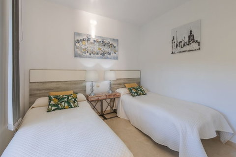 Ground Floor Apartment in Casares, Costa del Sol – 2 beds – 395000 € - photo 30 of 38