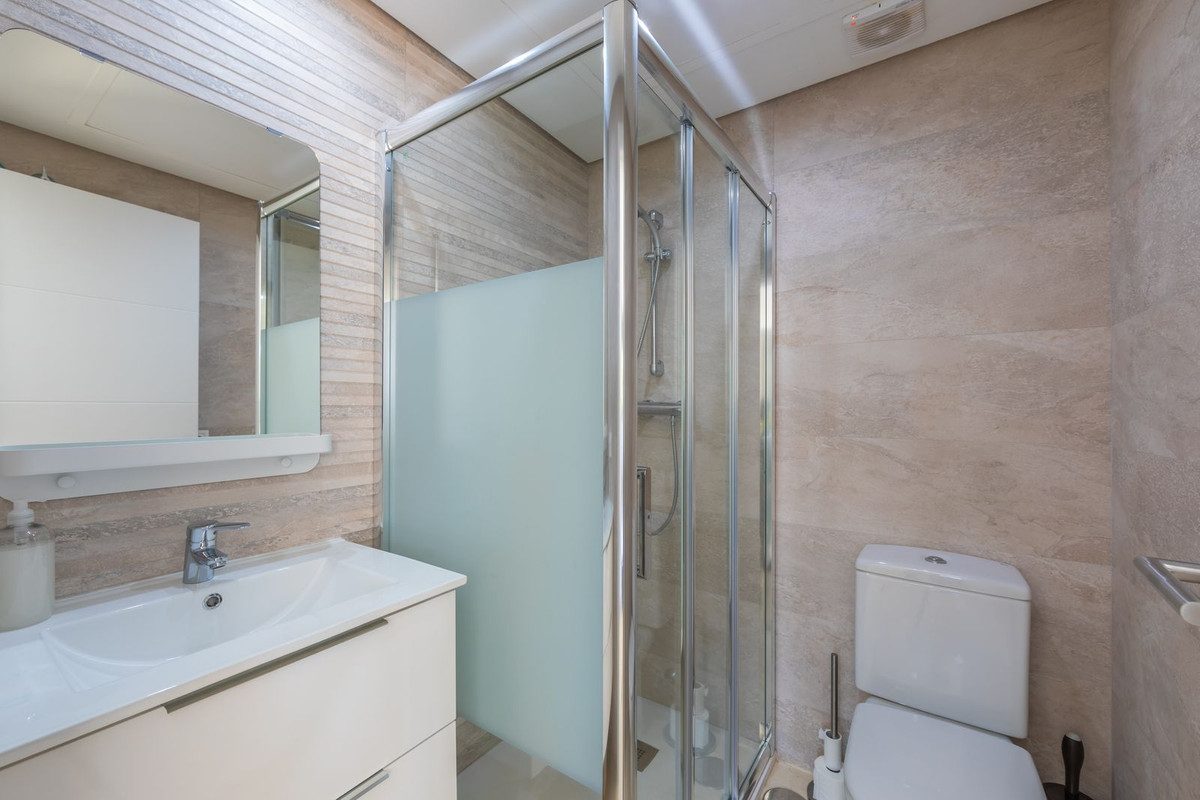 Ground Floor Apartment in Casares, Costa del Sol – 2 beds – 395000 € - photo 33 of 38
