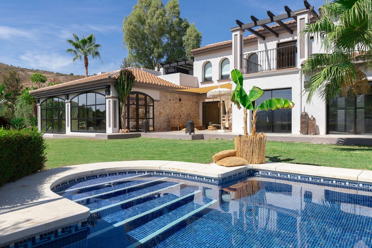 Finca – Cortijo in Torremolinos, Costa del Sol – 4 beds – 2000000 € - photo 1 of 66
