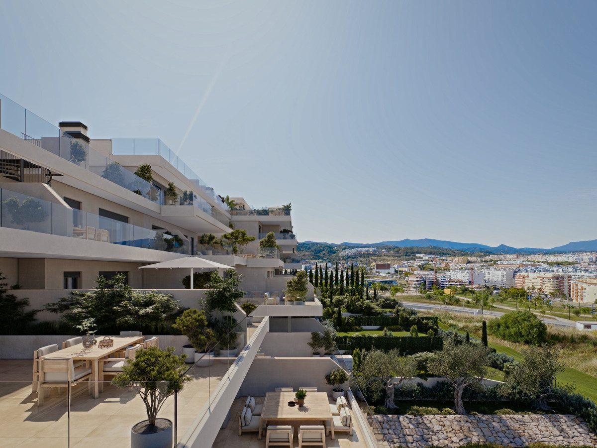 Middle Floor Apartment in Estepona, Costa del Sol – 2 beds – 600000 € - photo 1 of 27