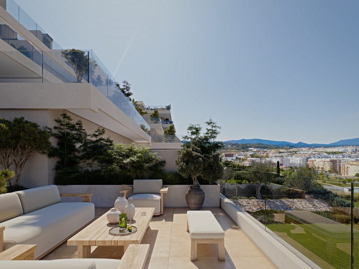 Middle Floor Apartment in Estepona, Costa del Sol – 2 beds – 600000 € - photo 19 of 27