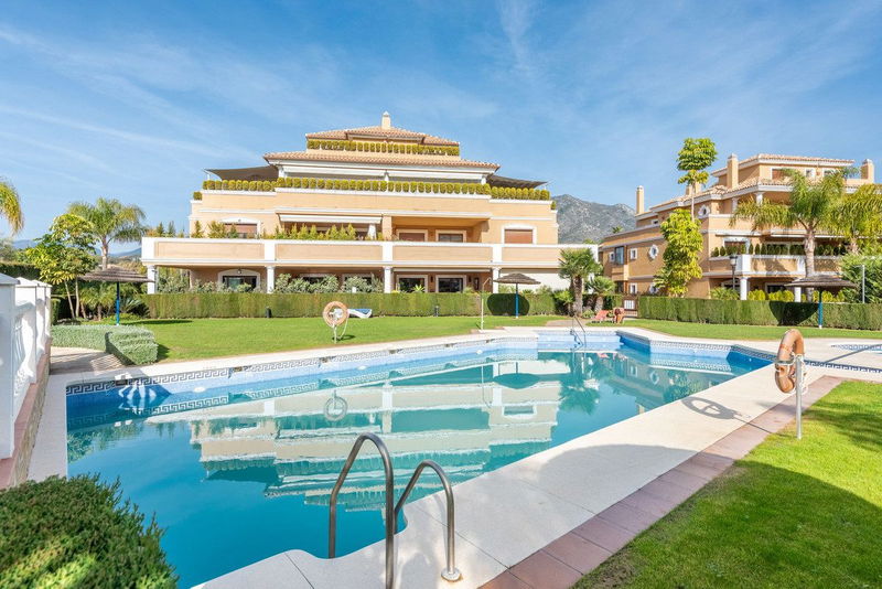 Middle Floor Apartment in Marbella, Costa del Sol – 3 beds – 1090000 €