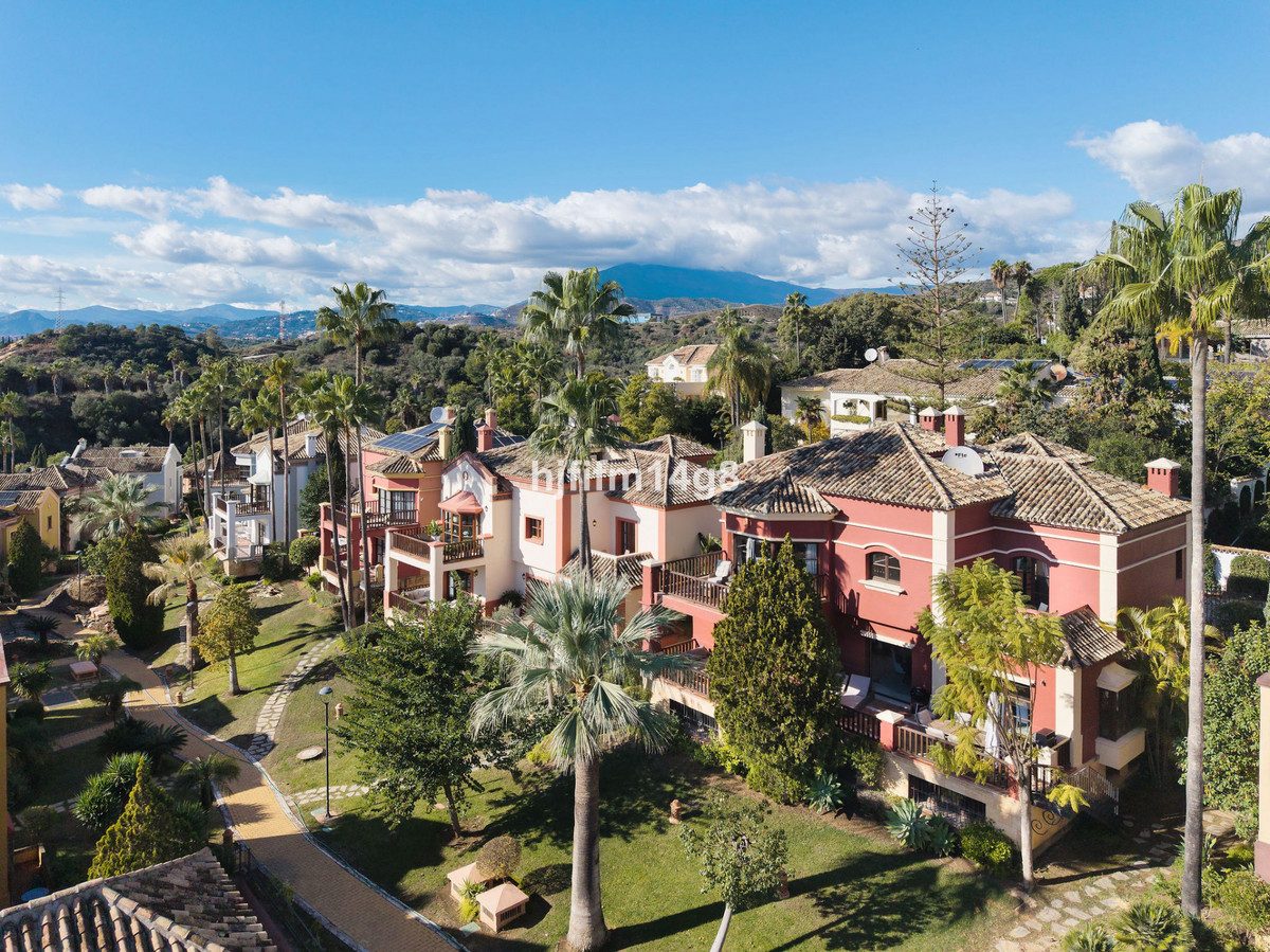 Detached Villa in Marbella, Costa del Sol – 6 beds – 2200000 € - photo 2 of 34