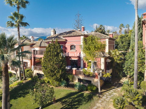 Detached Villa in Marbella, Costa del Sol – 6 beds – 2200000 € - photo 3 of 34
