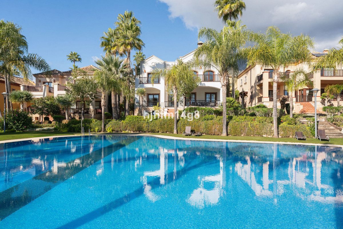 Detached Villa in Marbella, Costa del Sol – 6 beds – 2200000 € - photo 5 of 34