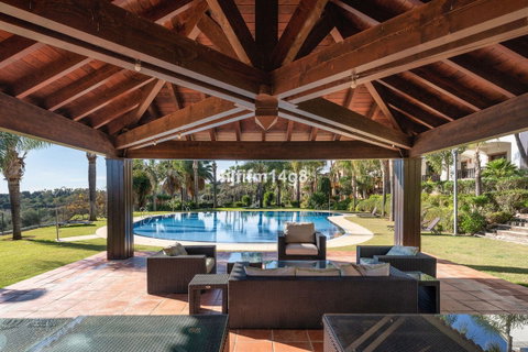 Detached Villa in Marbella, Costa del Sol – 6 beds – 2200000 € - photo 7 of 34