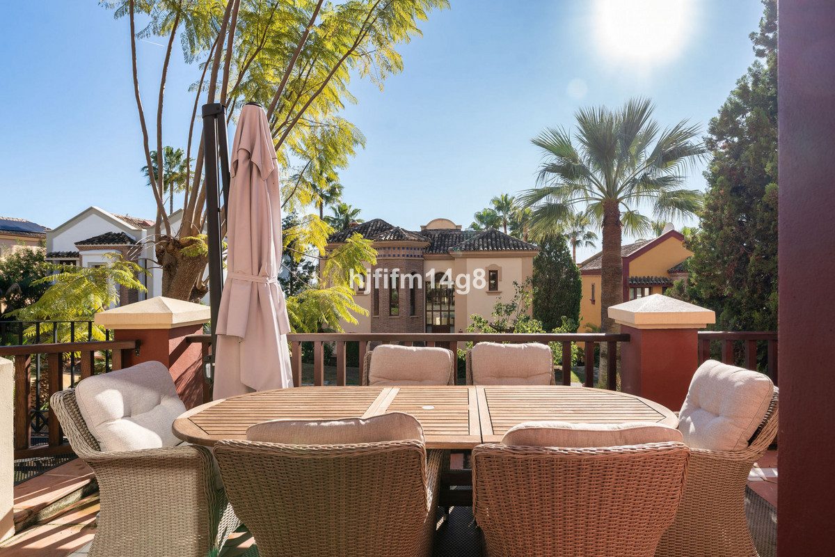 Detached Villa in Marbella, Costa del Sol – 6 beds – 2200000 € - photo 8 of 34