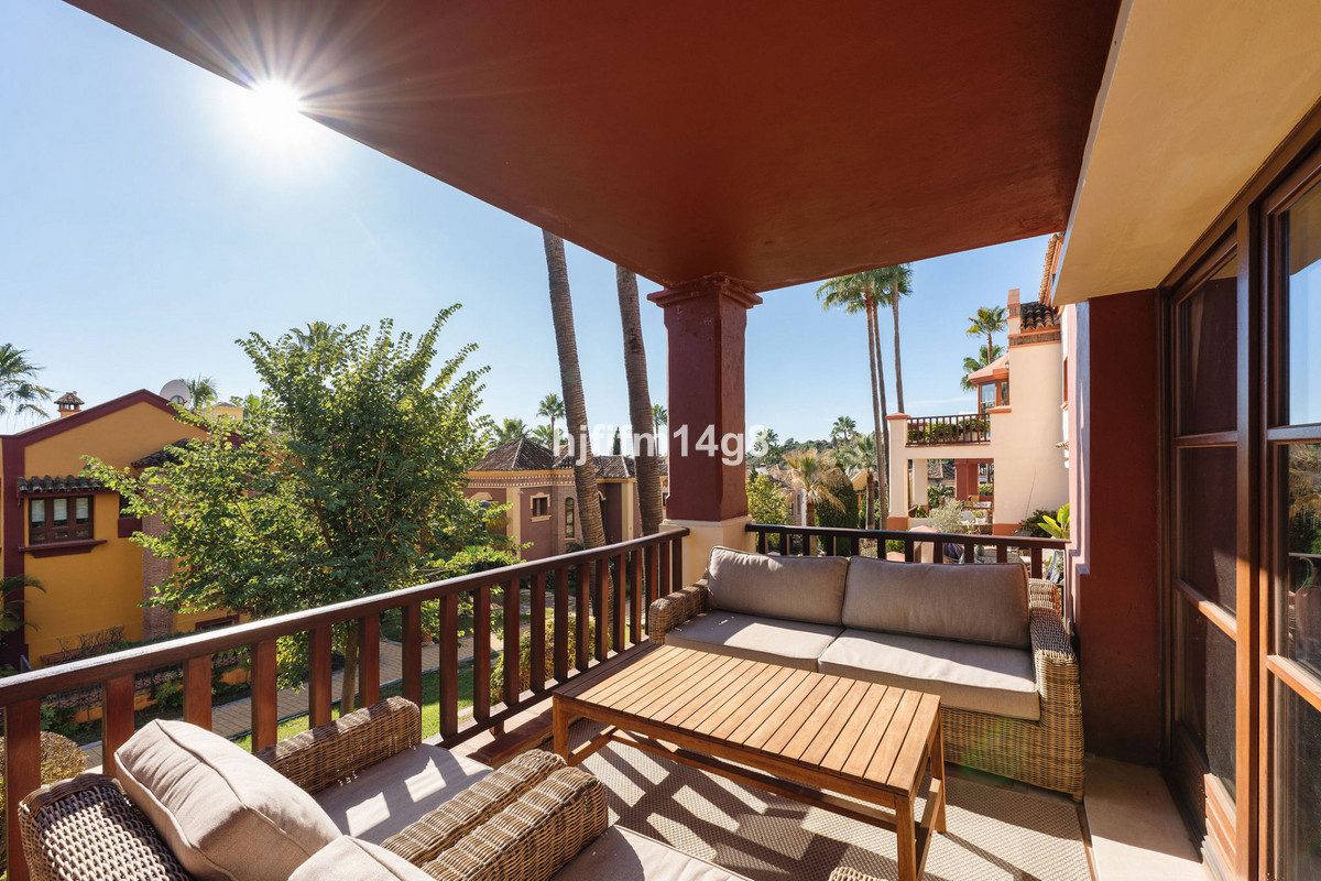 Detached Villa in Marbella, Costa del Sol – 6 beds – 2200000 € - photo 10 of 34