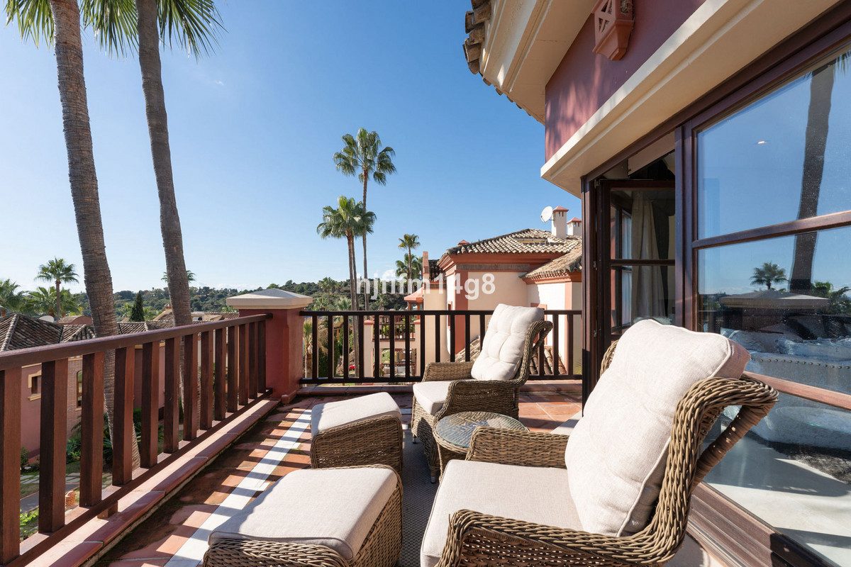 Detached Villa in Marbella, Costa del Sol – 6 beds – 2200000 € - photo 11 of 34