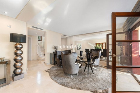 Detached Villa in Marbella, Costa del Sol – 6 beds – 2200000 € - photo 13 of 34