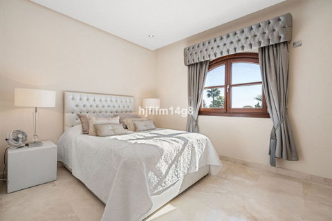 Detached Villa in Marbella, Costa del Sol – 6 beds – 2200000 € - photo 24 of 34