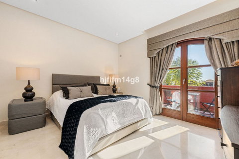 Detached Villa in Marbella, Costa del Sol – 6 beds – 2200000 € - photo 25 of 34