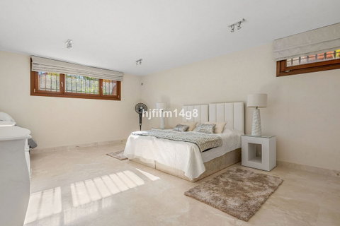 Detached Villa in Marbella, Costa del Sol – 6 beds – 2200000 € - photo 30 of 34