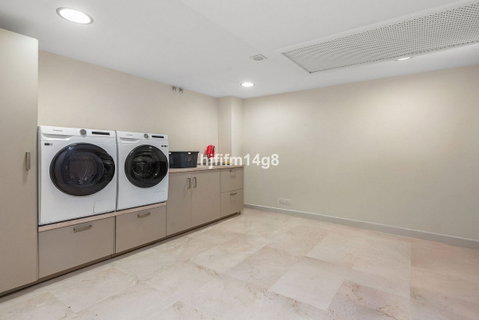 Detached Villa in Marbella, Costa del Sol – 6 beds – 2200000 € - photo 31 of 34
