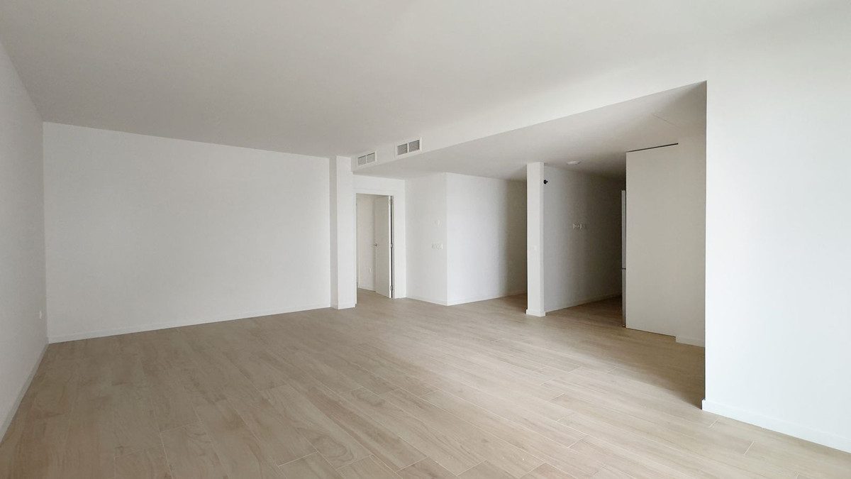 Middle Floor Apartment in Marbella, Costa del Sol – 3 beds – 430000 € - photo 6 of 36