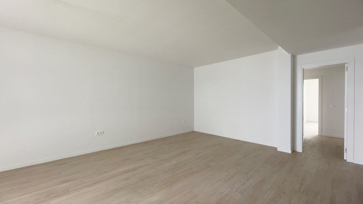 Middle Floor Apartment in Marbella, Costa del Sol – 3 beds – 430000 € - photo 7 of 36