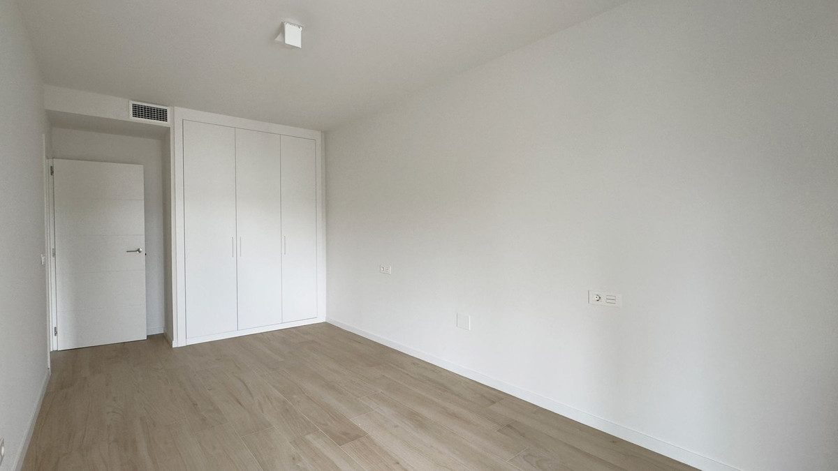 Middle Floor Apartment in Marbella, Costa del Sol – 3 beds – 430000 € - photo 10 of 36