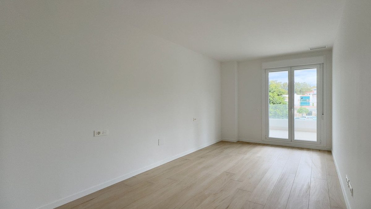 Middle Floor Apartment in Marbella, Costa del Sol – 3 beds – 430000 € - photo 11 of 36