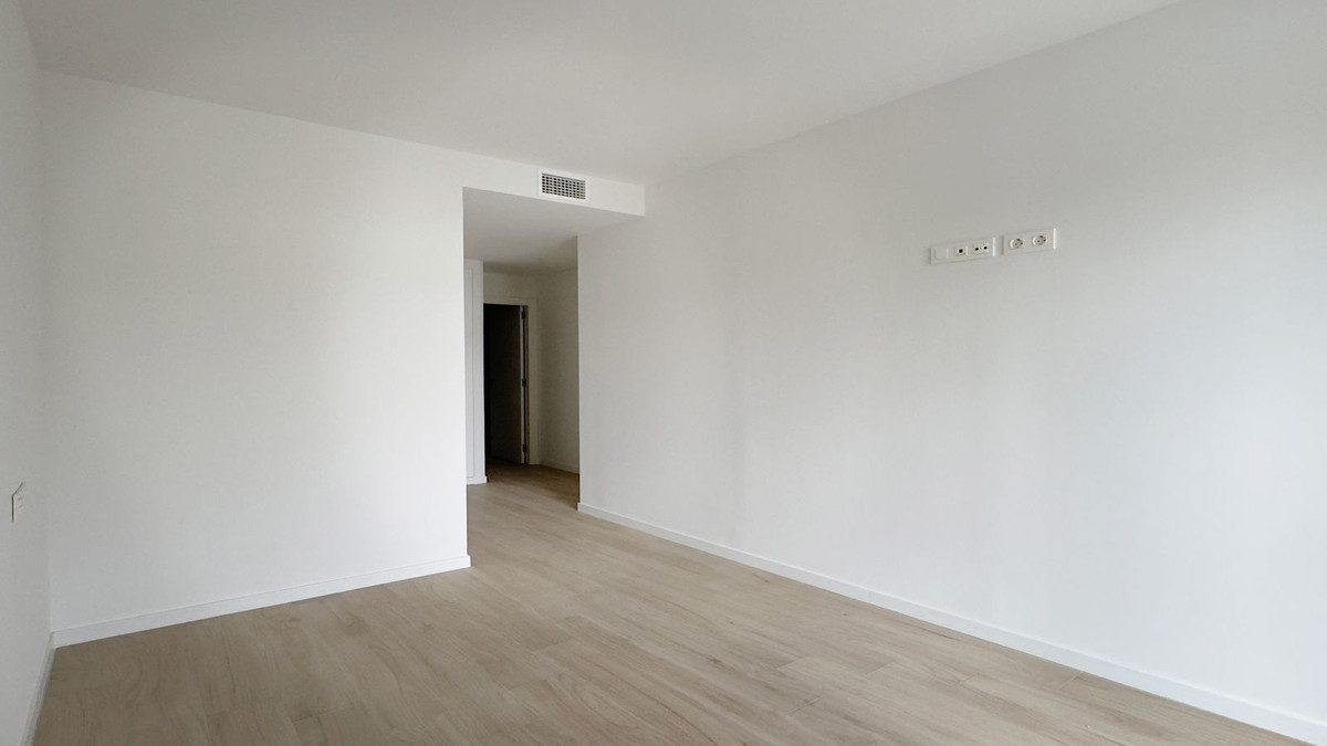 Middle Floor Apartment in Marbella, Costa del Sol – 3 beds – 430000 € - photo 14 of 36