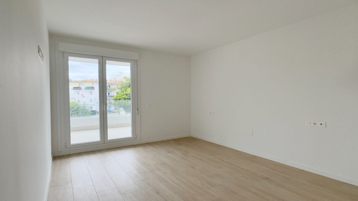 Middle Floor Apartment in Marbella, Costa del Sol – 3 beds – 430000 € - photo 16 of 36