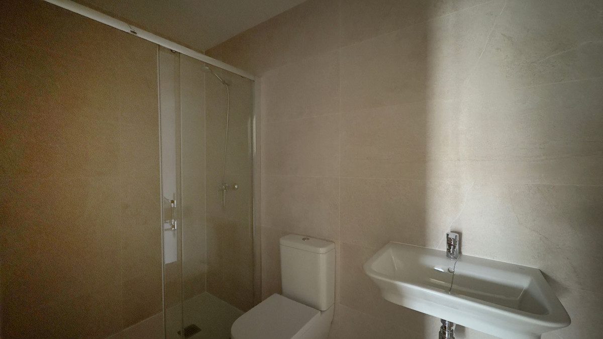 Middle Floor Apartment in Marbella, Costa del Sol – 3 beds – 430000 € - photo 17 of 36