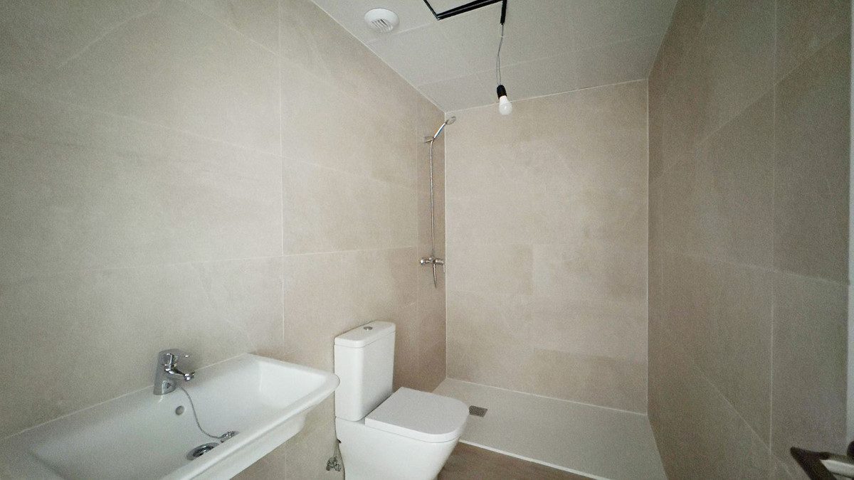 Middle Floor Apartment in Marbella, Costa del Sol – 3 beds – 430000 € - photo 18 of 36