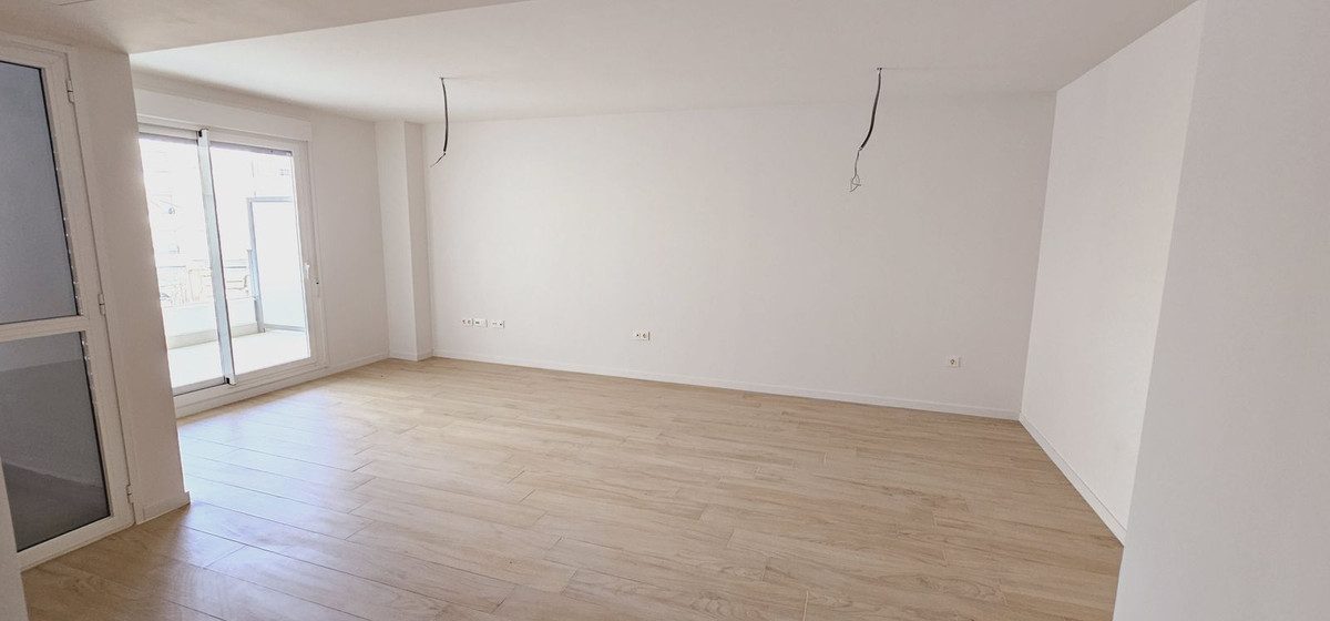 Middle Floor Apartment in Marbella, Costa del Sol – 3 beds – 430000 € - photo 22 of 36