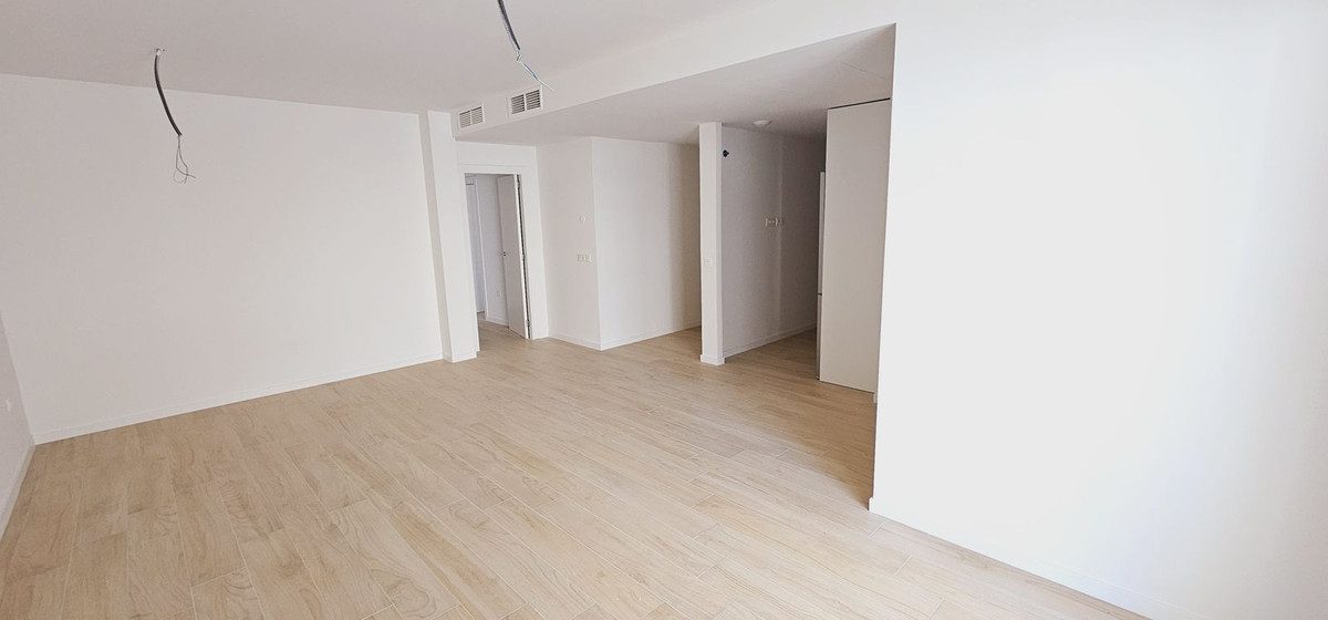 Middle Floor Apartment in Marbella, Costa del Sol – 3 beds – 430000 € - photo 23 of 36