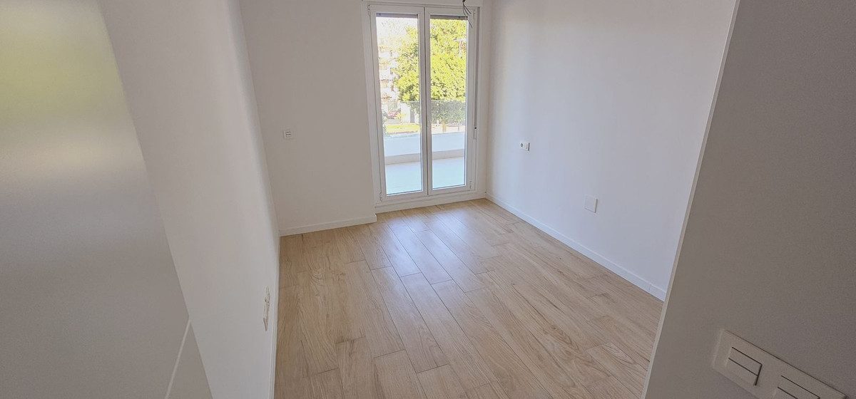 Middle Floor Apartment in Marbella, Costa del Sol – 3 beds – 430000 € - photo 30 of 36