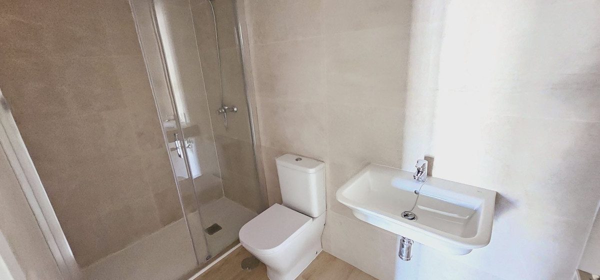 Middle Floor Apartment in Marbella, Costa del Sol – 3 beds – 430000 € - photo 35 of 36