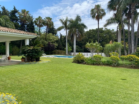 Detached Villa in Marbella, Costa del Sol – 8 beds – 6000000 € - photo 3 of 50