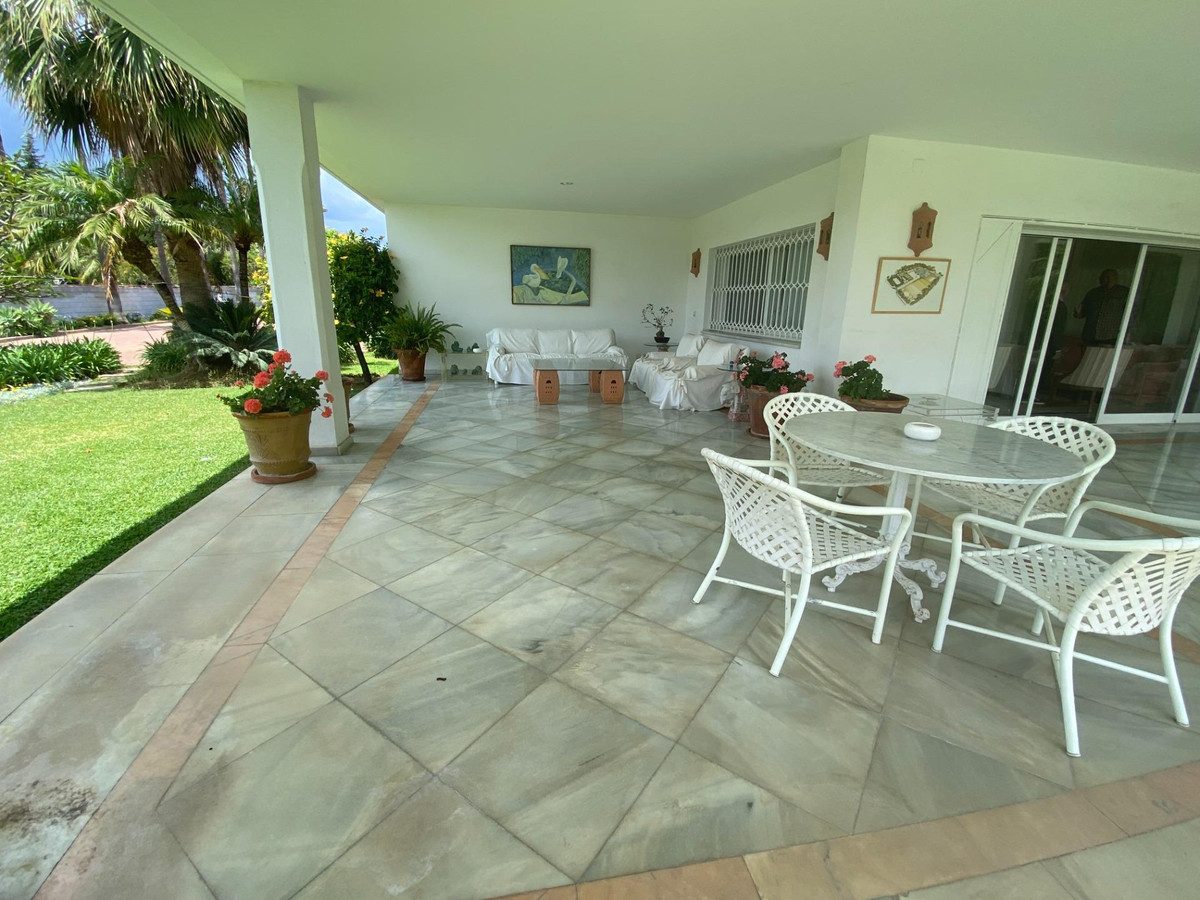 Detached Villa in Marbella, Costa del Sol – 8 beds – 6000000 € - photo 8 of 50