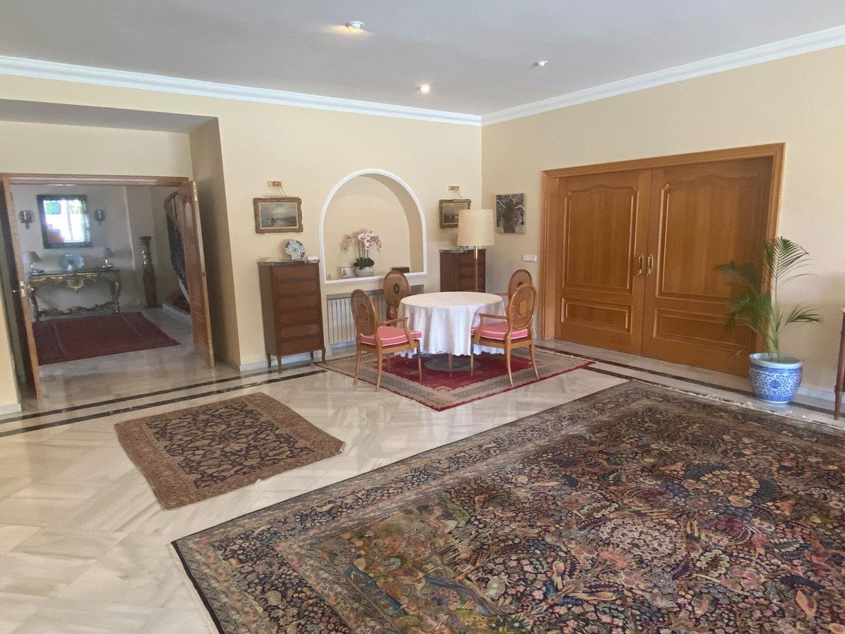 Detached Villa in Marbella, Costa del Sol – 8 beds – 6000000 € - photo 17 of 50