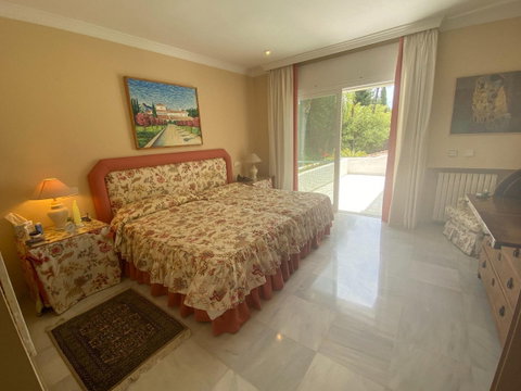 Detached Villa in Marbella, Costa del Sol – 8 beds – 6000000 € - photo 24 of 50