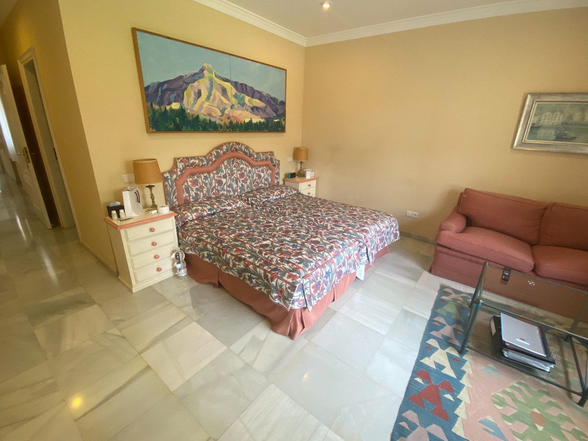 Detached Villa in Marbella, Costa del Sol – 8 beds – 6000000 € - photo 26 of 50