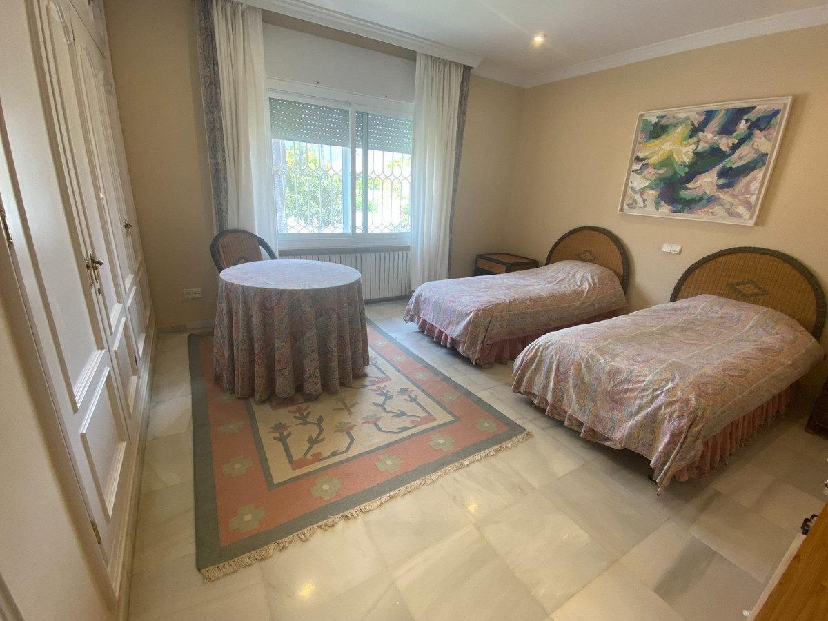 Detached Villa in Marbella, Costa del Sol – 8 beds – 6000000 € - photo 32 of 50