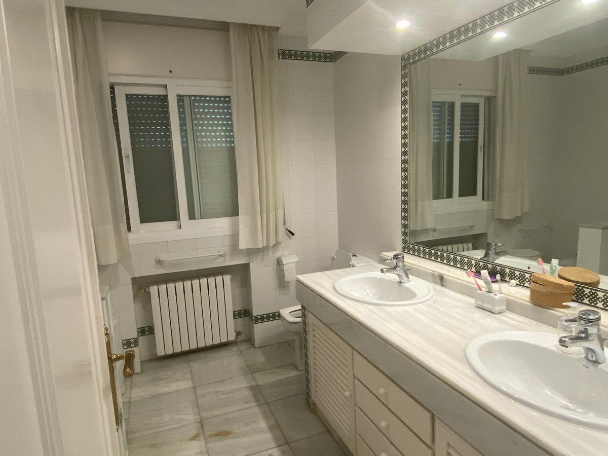 Detached Villa in Marbella, Costa del Sol – 8 beds – 6000000 € - photo 38 of 50