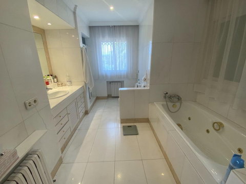 Detached Villa in Marbella, Costa del Sol – 8 beds – 6000000 € - photo 40 of 50