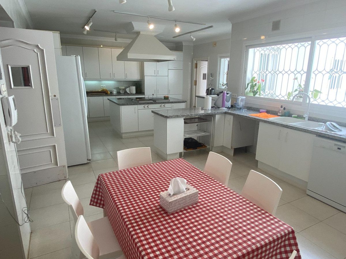 Detached Villa in Marbella, Costa del Sol – 8 beds – 6000000 € - photo 44 of 50