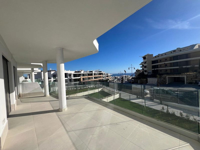 Middle Floor Apartment in Fuengirola, Costa del Sol – 2 beds – 495000 €