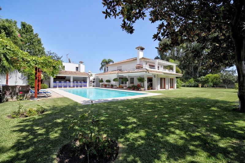 Detached Villa in Estepona, Costa del Sol – 5 beds – 2400000 €