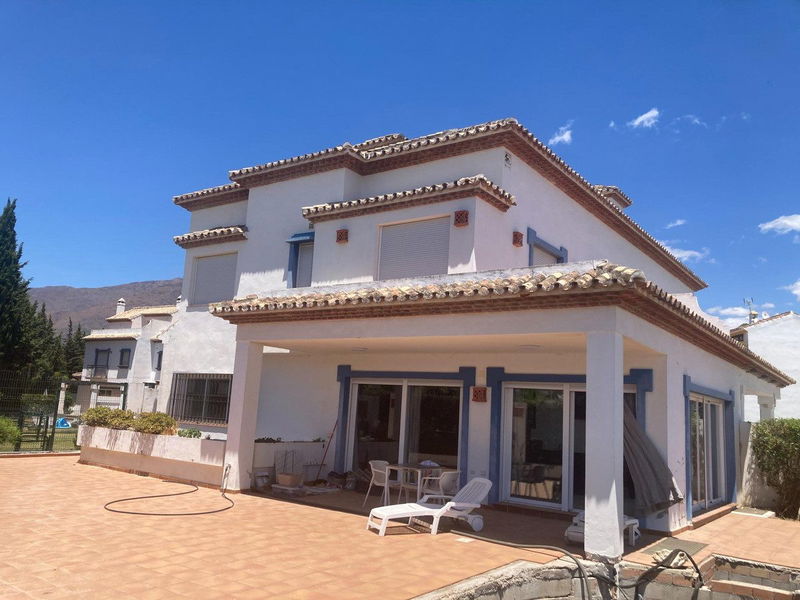 Townhouse in Estepona, Costa del Sol – 5 beds – 1755000 €