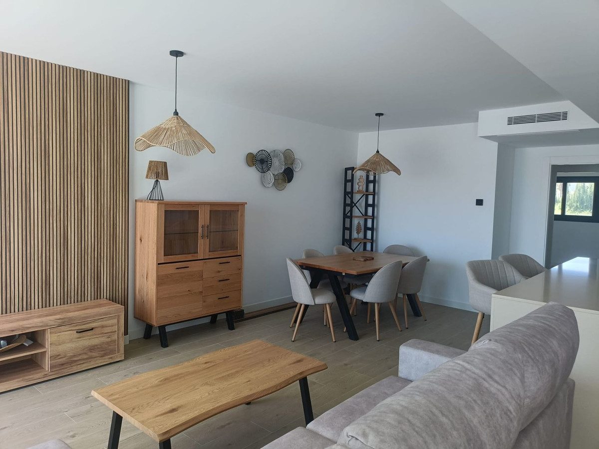 Middle Floor Apartment in Estepona, Costa del Sol – 3 beds – 499000 € - photo 1 of 34