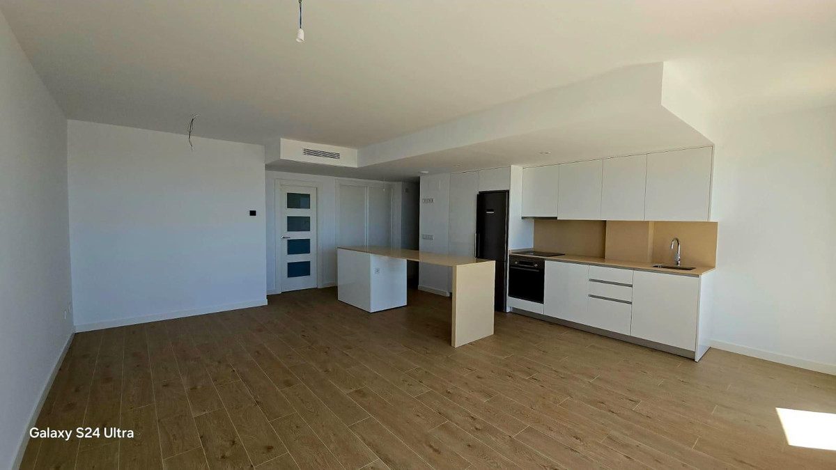 Middle Floor Apartment in Estepona, Costa del Sol – 3 beds – 499000 € - photo 6 of 34