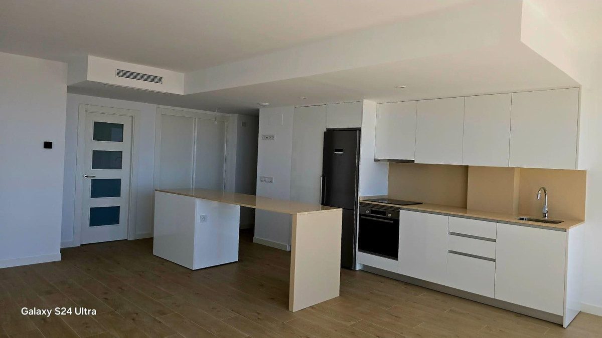 Middle Floor Apartment in Estepona, Costa del Sol – 3 beds – 499000 € - photo 7 of 34