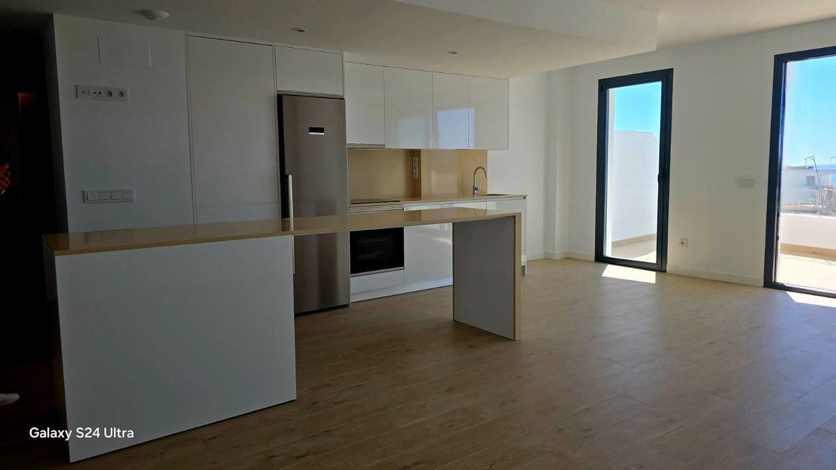 Middle Floor Apartment in Estepona, Costa del Sol – 3 beds – 499000 € - photo 9 of 34