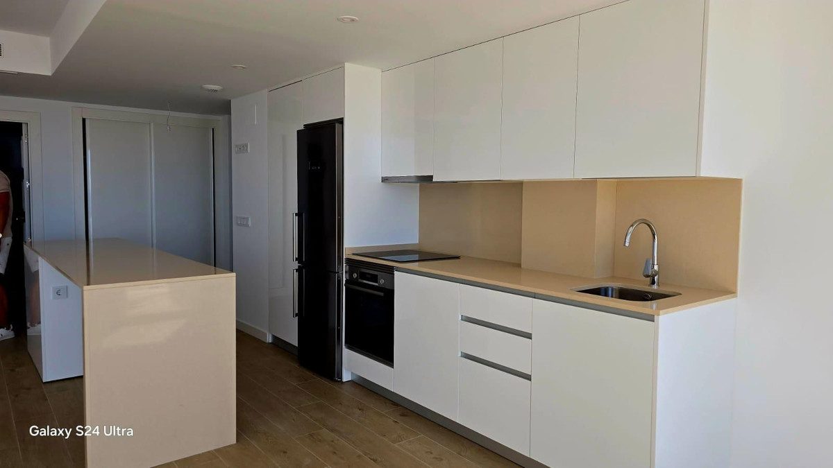 Middle Floor Apartment in Estepona, Costa del Sol – 3 beds – 499000 € - photo 10 of 34
