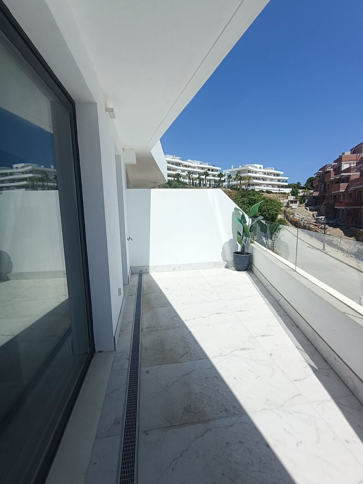 Middle Floor Apartment in Estepona, Costa del Sol – 3 beds – 499000 € - photo 12 of 34